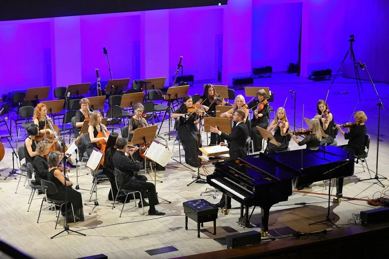 Симфонический оркестр нидерландов консертгубау. Оркестр автор. Духовой оркестр. Орловский губернаторский симфонический оркестр. Амманский симфонический оркестр.