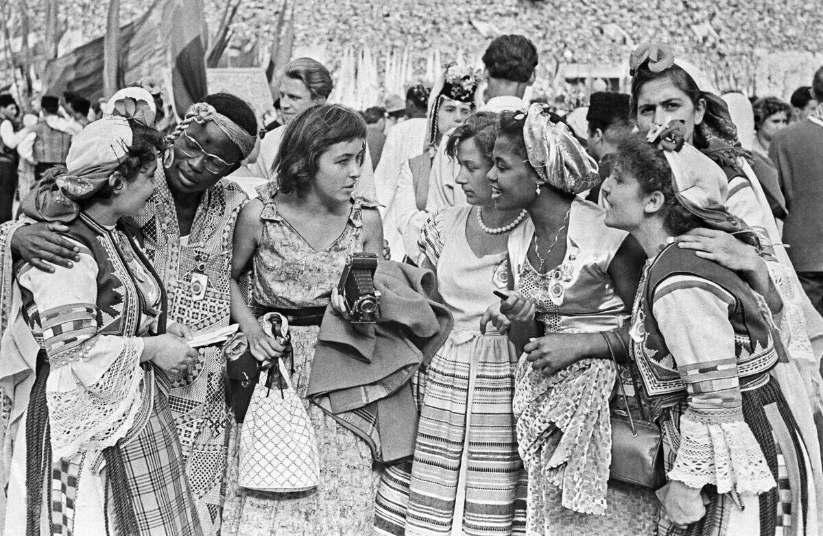 Фестиваль молодежи в СССР 1957. Фестиваль молодежи 1957 года в Москве. Фестиваль дружбы народов в СССР 1957. Фестивать молодёжи и студентов 1957.