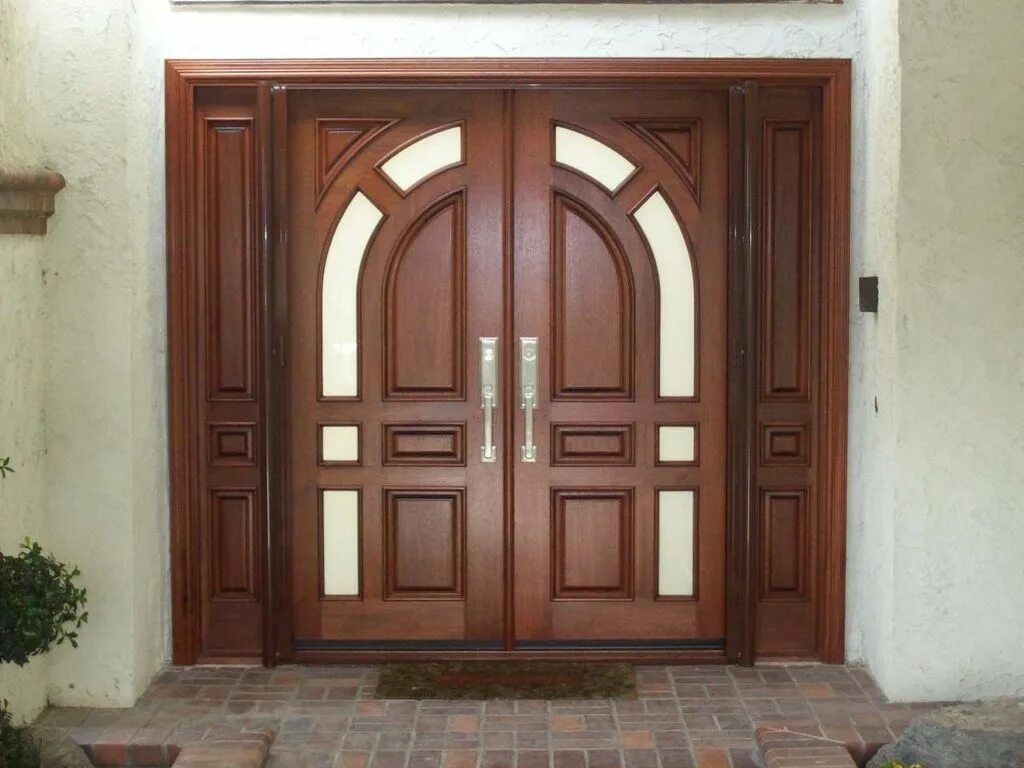 На заказ нестандартные входные. Дверь входная деревянная. Двойная дверь входная. Двустворчатые входные двери. Двойные деревянные двери.