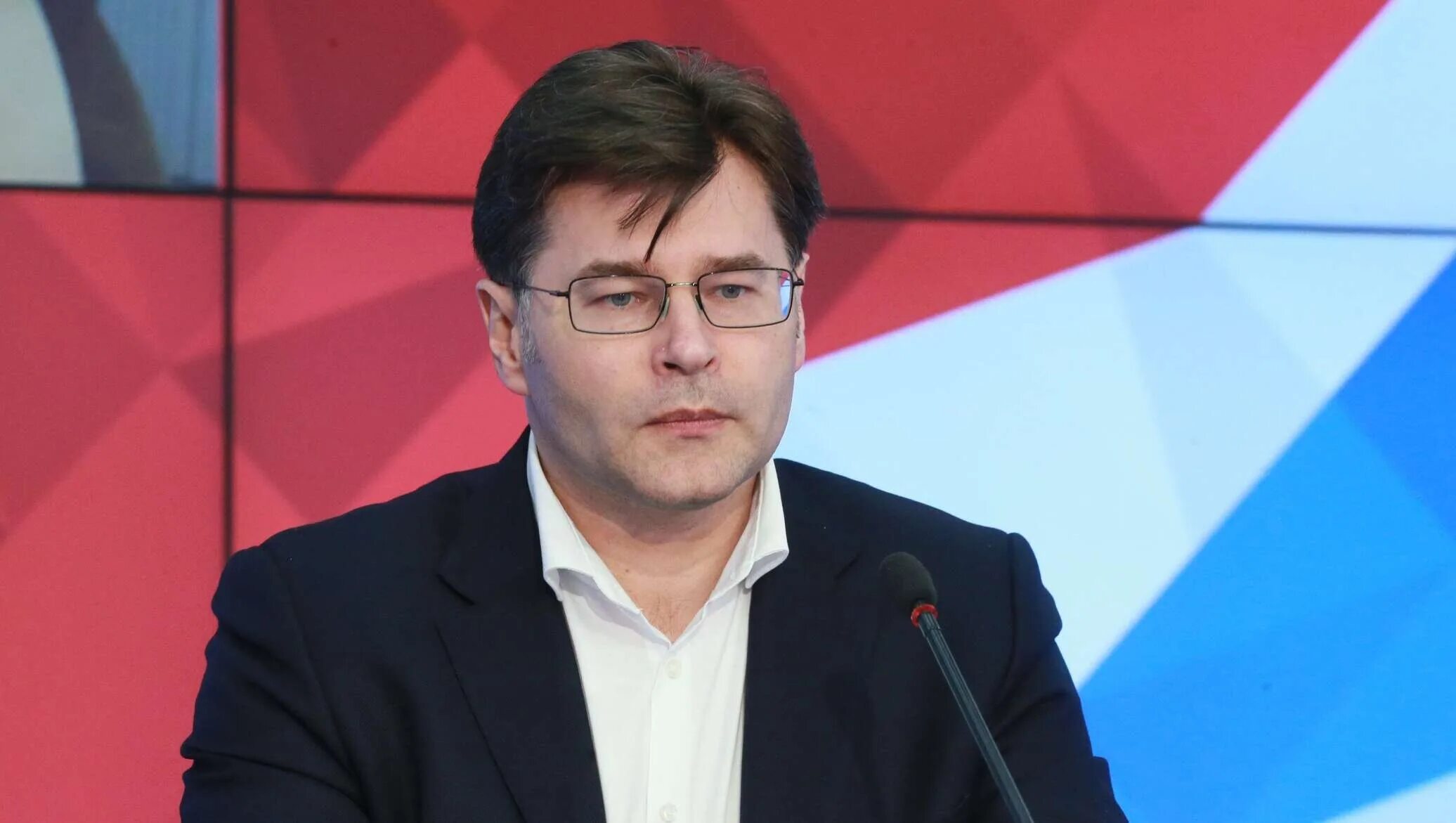 Политология аналитика. Политология аналитика. Политология картинки для презентации. Политолог профессия. Политик аналитик.