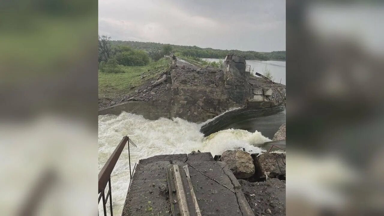 Невдалеке проглядывали остатки то ли плотину то