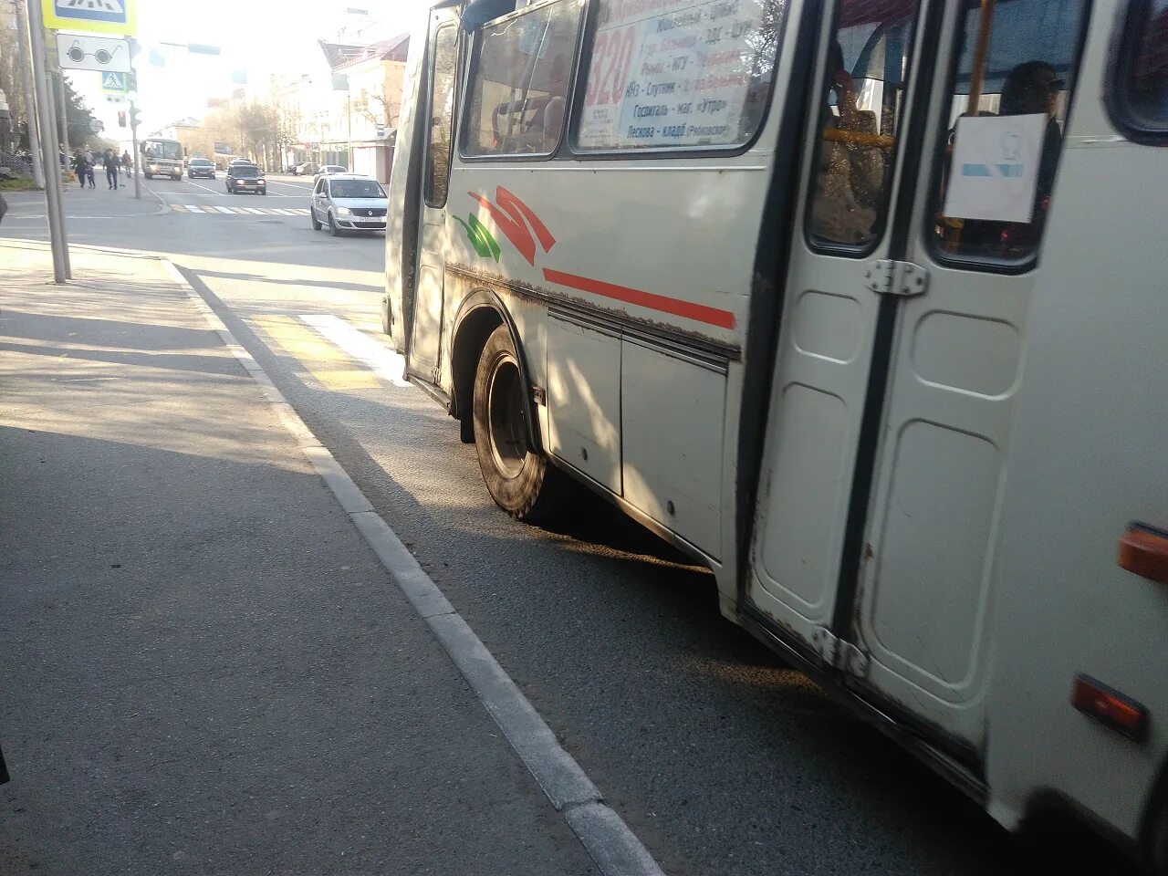 Высадка детей из автобуса. Ребенка высадили из автобуса. Запрещается принудительная высадка детей из автобуса. Штраф для ребенка автобус. Высадка из автобуса