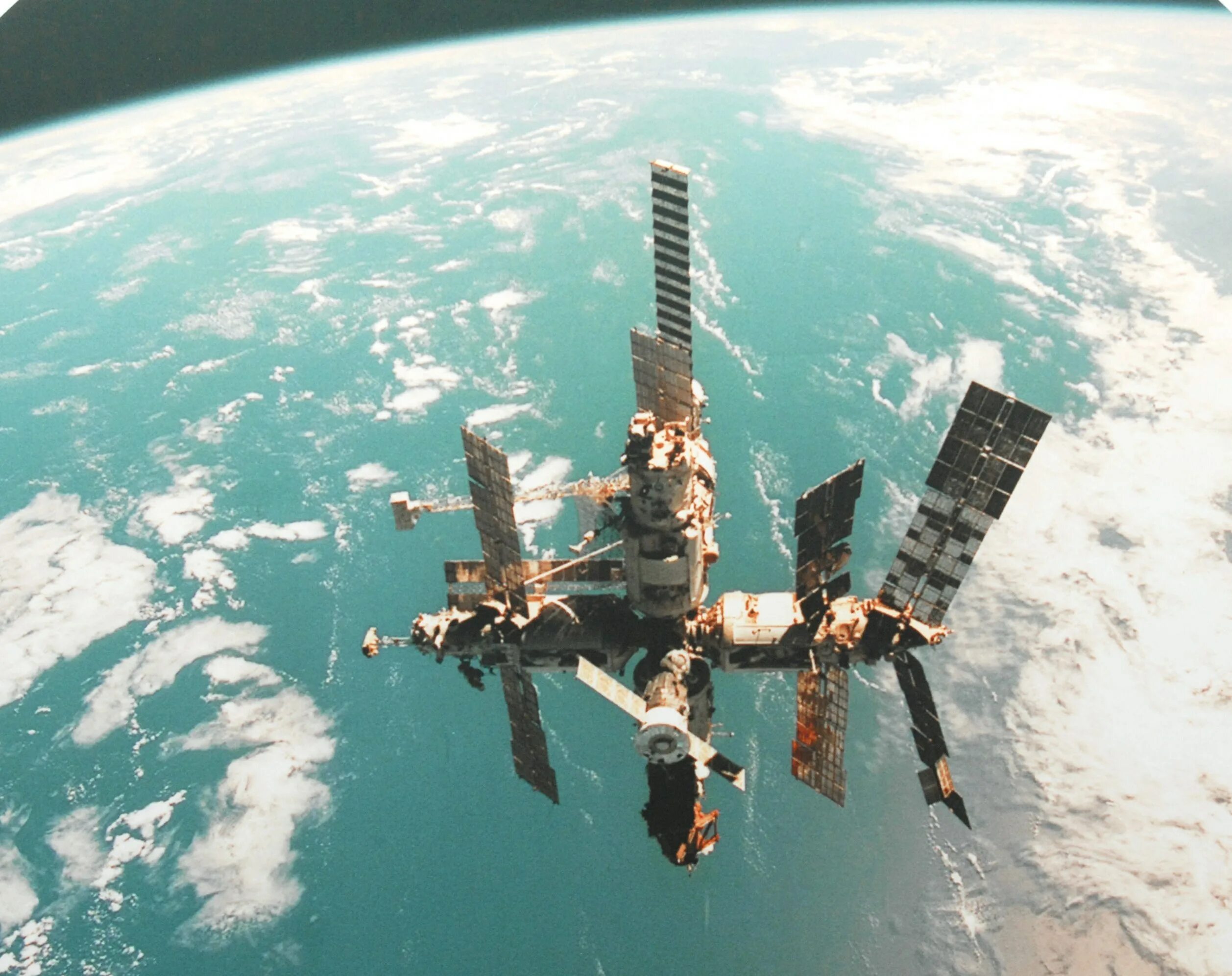 Орбитальная научная станция мир. Орбитальная станция мир 2001. Мир-2 орбитальная станция. МКС СССР.