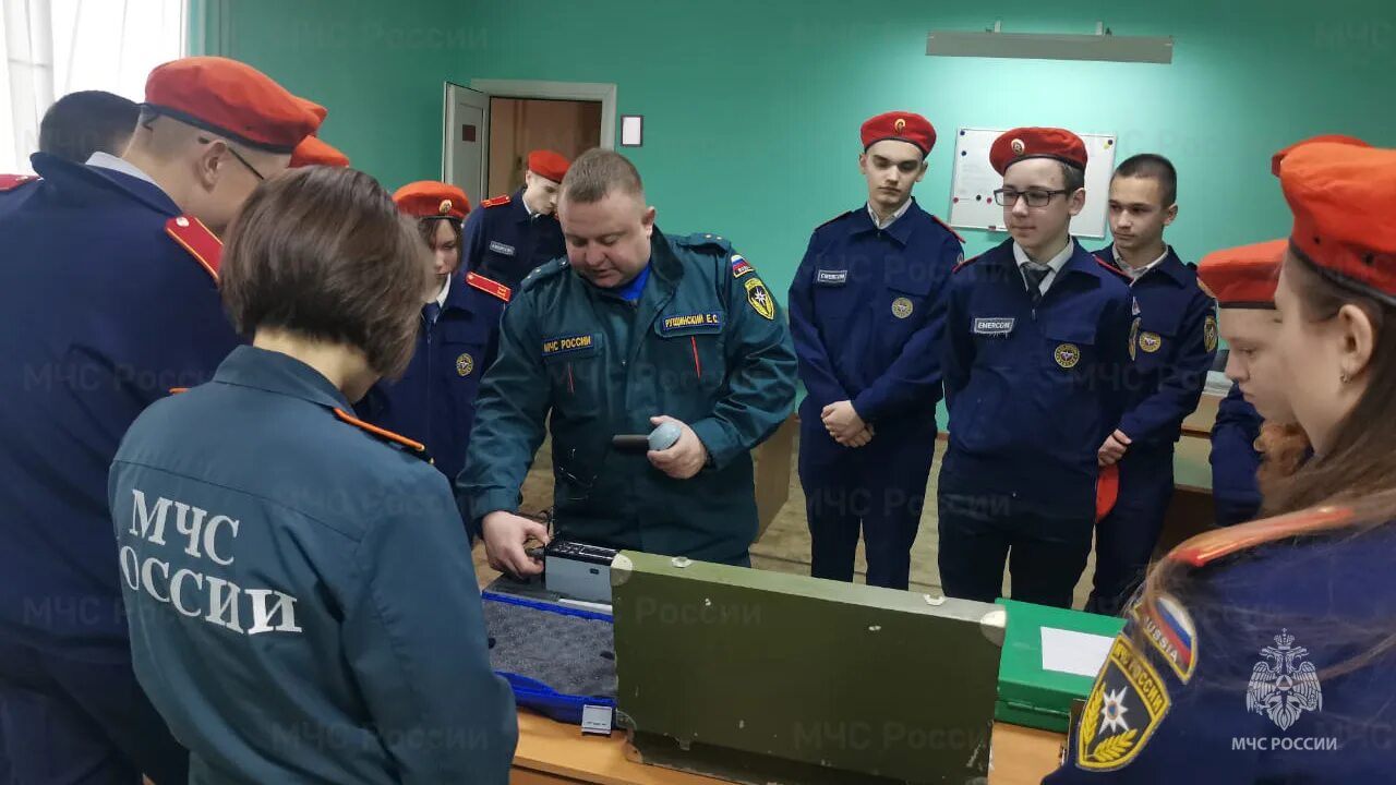Кадетская школа пожарные кадеты. Пожарные кадеты. Кадеты мчс в санкт-петербурге. Профессия мчс. Пожарные кадеты.
