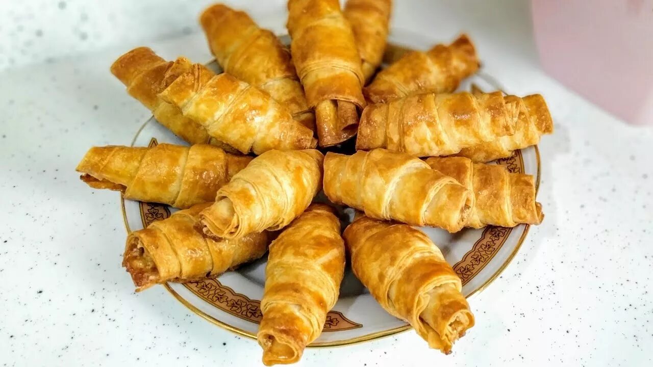 Мутаки бакинские. Азербайджанская сладость мутаки. Ореховые трубочки мутаки. Мутаки бакинские. Булочки мутаки.