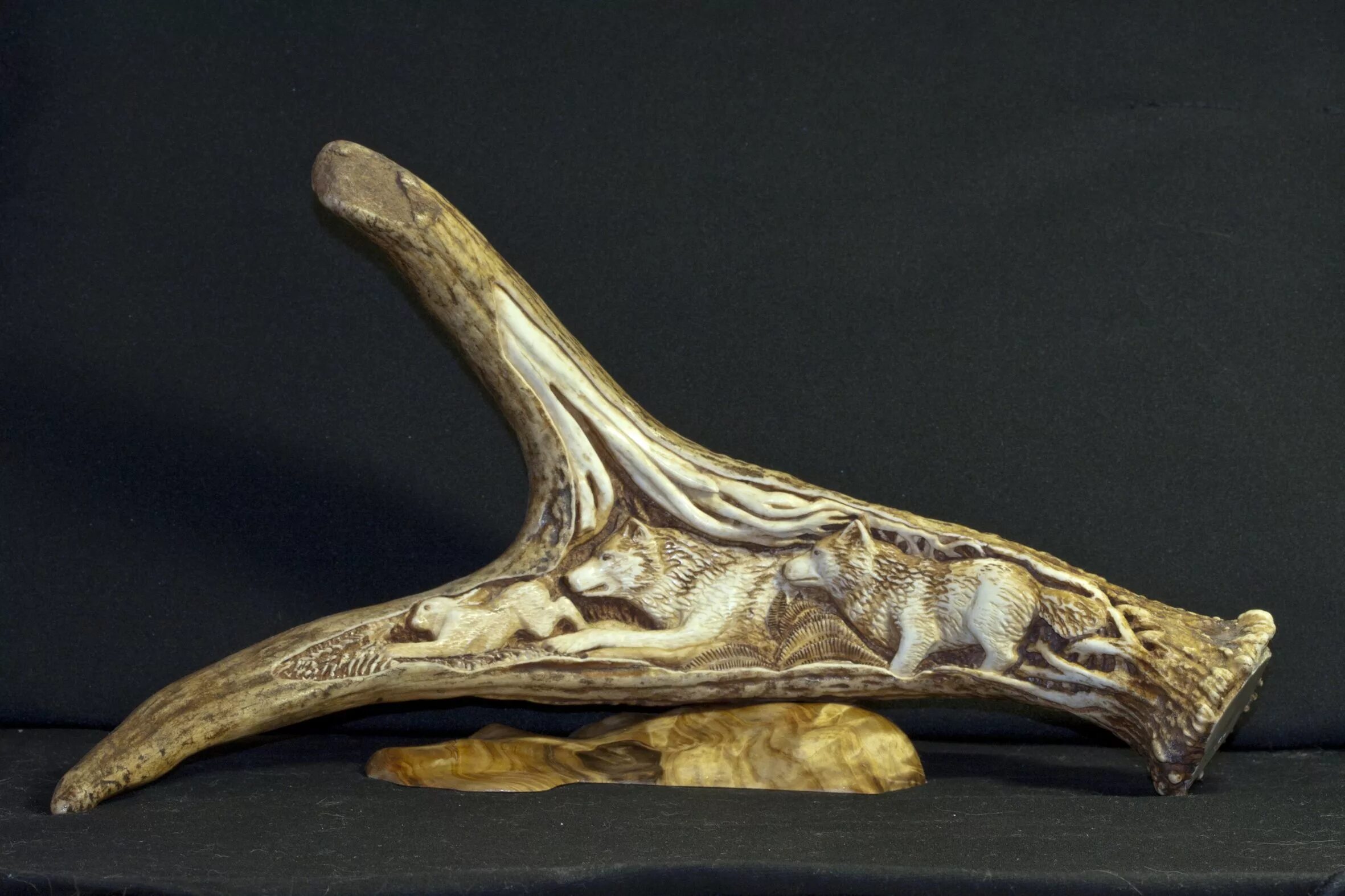 резной рог. изделия из рогов. резьба по кости рога лося. резные рога. резные рога.