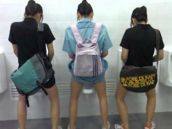 Cewek pipis. Корейские пипи. Китай туалет пипи. Фото пипи женщины в школу.