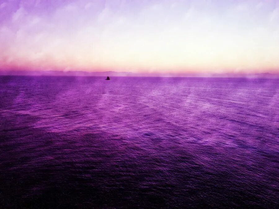 Фиолетовый как море 4. Сиреневое море. фиолетовое море. фиолетовая вода. море в лиловых тонах.