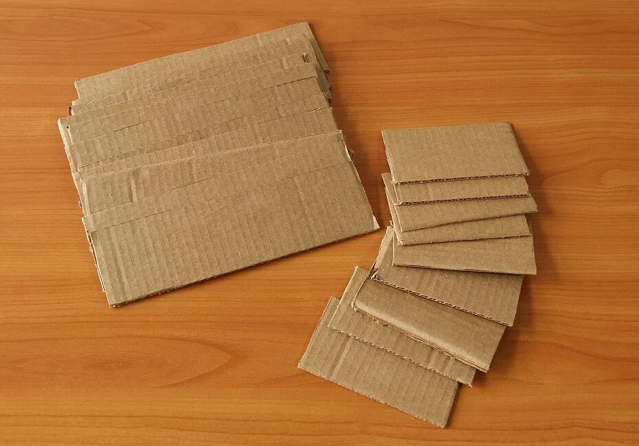 кирпич из картона. домик из бумажных кирпичиков. кирпичи из гофрокартона. камин из бумаги маленький. бумажная плитка для стен.