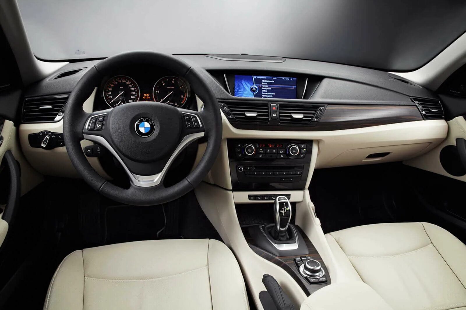 BMW x1 салон. BMW x1 2014 e84. BMW x1 2012 салон. BMW x1 2015 салон. Купить бмв с салона