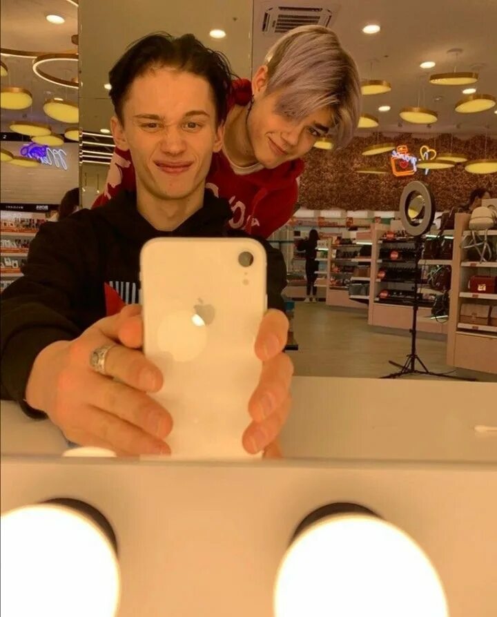 Бум айфоны