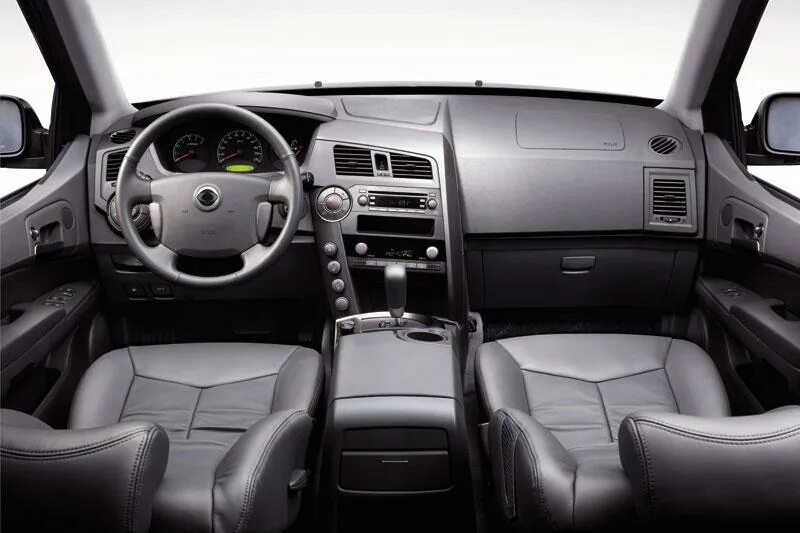 Расход rexton. Саньенг рекстон салон. саньенг кайрон. rexton 2008 салон. ssangyong kyron 2013 салон.