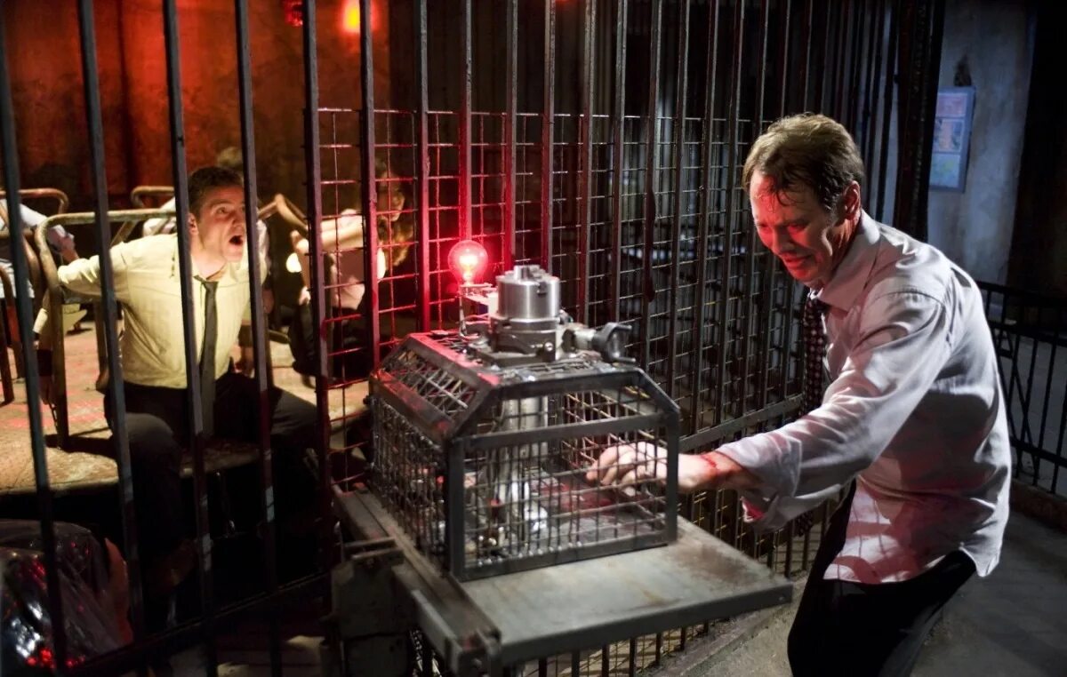 Пила 1 10. Пила 1 10. Пила 1 10. Пила кукла билли джон крамер. Пила 1 10.