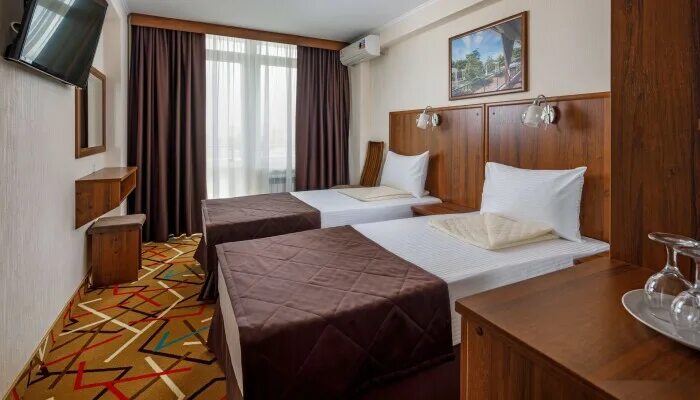 Hotel photos and videos Приветливый берег 3*. Рейтинг отелей и гостиниц мира - T