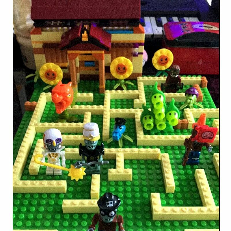 Lego растения против зомби. Зомби против растений конструктор. Зомби против растений лего наборы. Растения против зомби конструктор. Zombies 53487 механический конус.