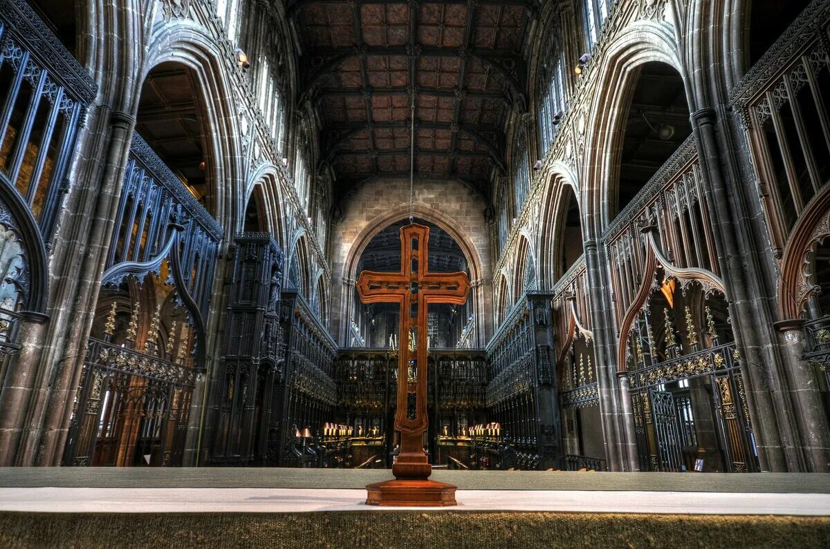 Церковь сант яго де компостелла. Век соборов кафедральных. Век соборов кафедральных. Кафедральный собор нотр-дам в городе турне. Домский собор милан внутри.