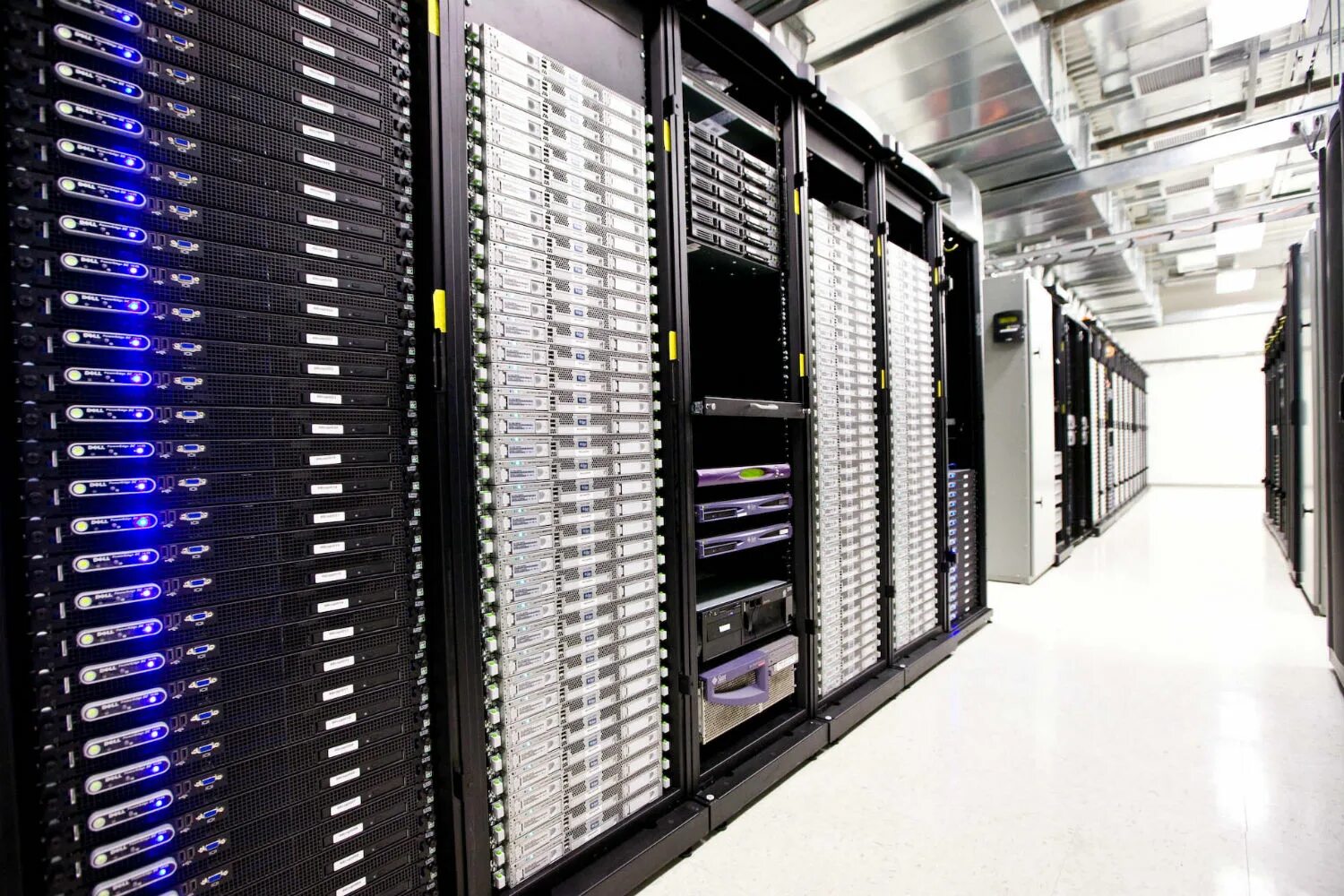 Data cluster. Data cluster. Майнинг ферма 4к. Кластер виртуализации. Data cluster.