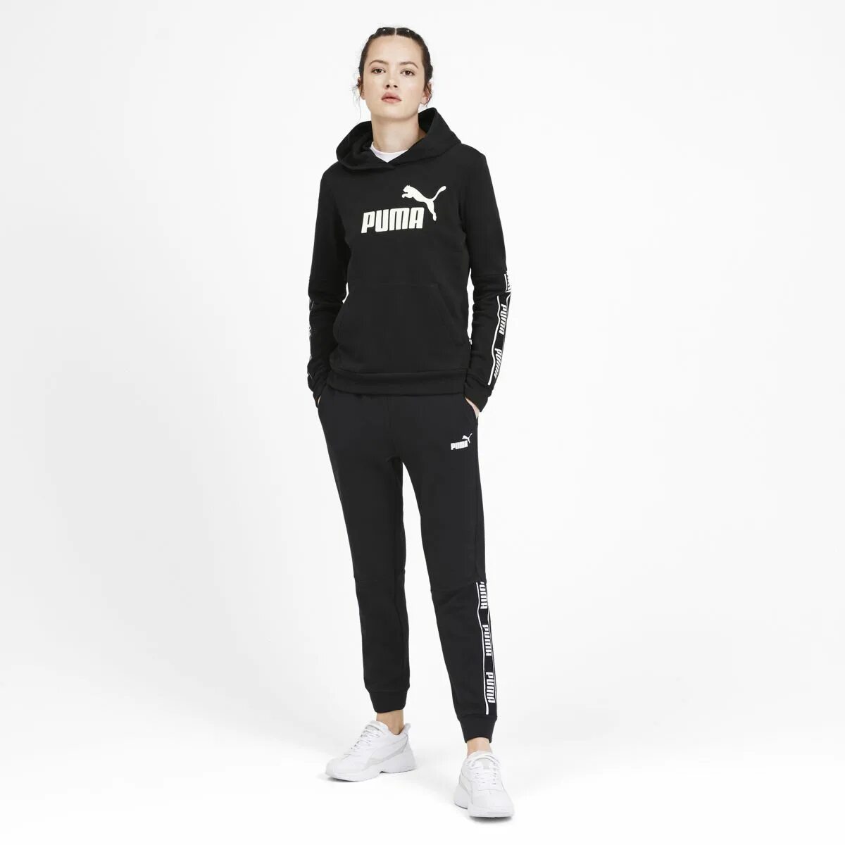 Спортивный костюм пума женский купить. Puma Amplified костюм. Костюм Пума женский черный. Костюм Пума с худи. Пума Феррари костюм женский.