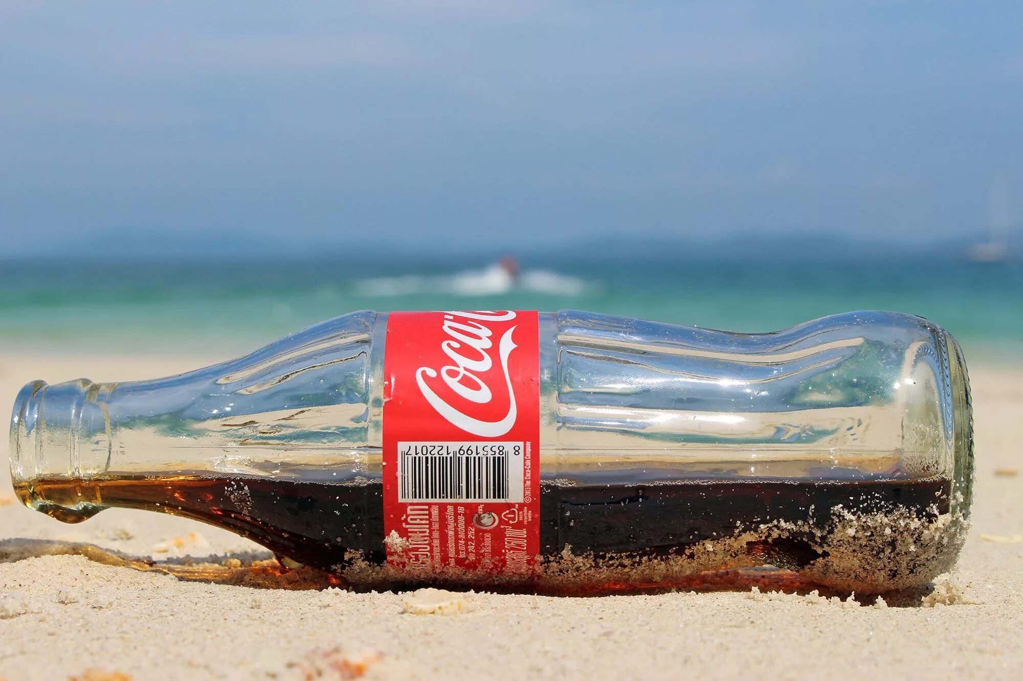 Кока кола. Бутылка колы. Coca Cola в стеклянной бутылке. Кока кола на море. Бутылочка колы