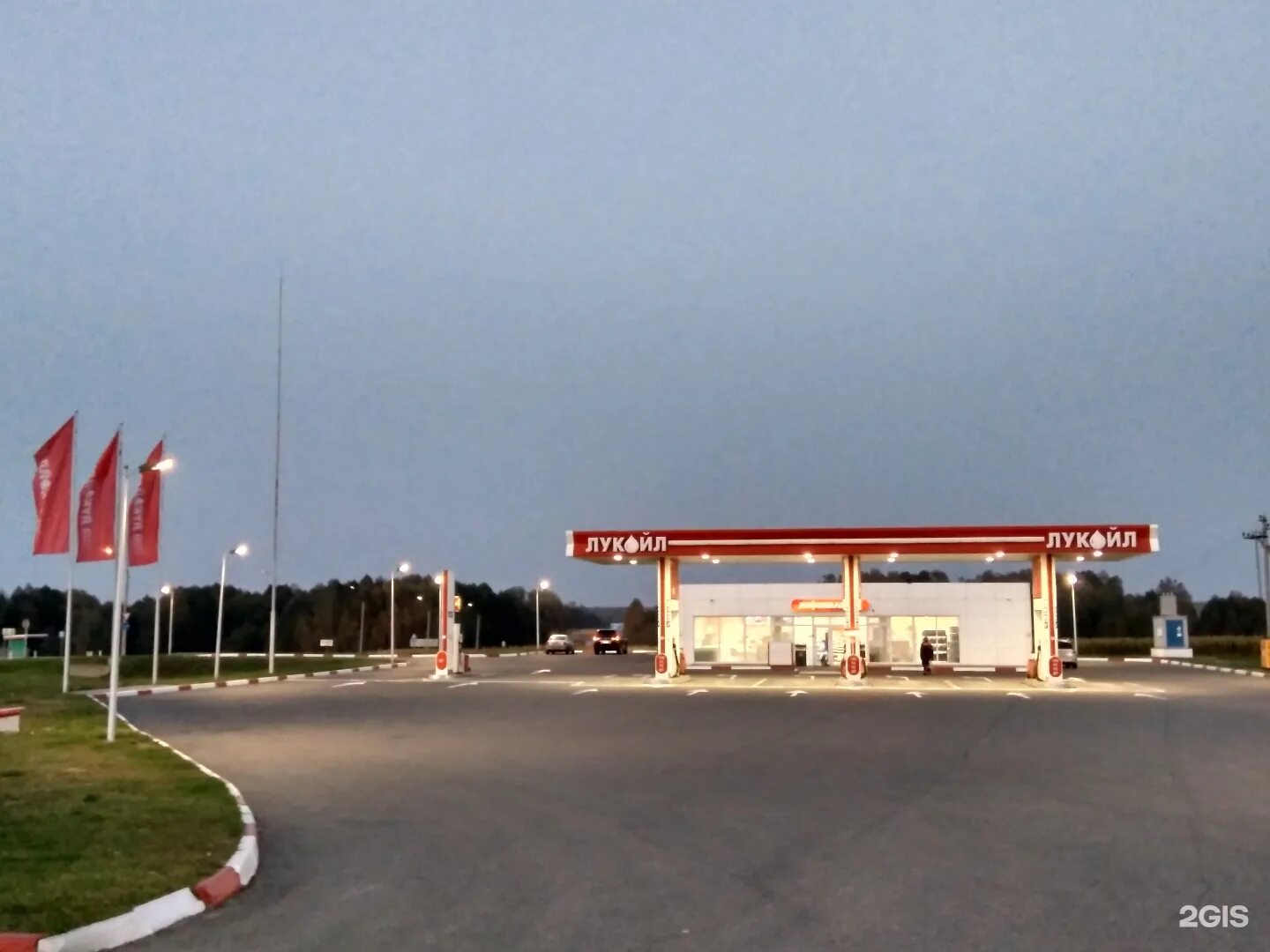 Лукойл на трассе м4. Заправка лукойл на трассе. азс лукойл на трассе м12. дтп парков лукойл.