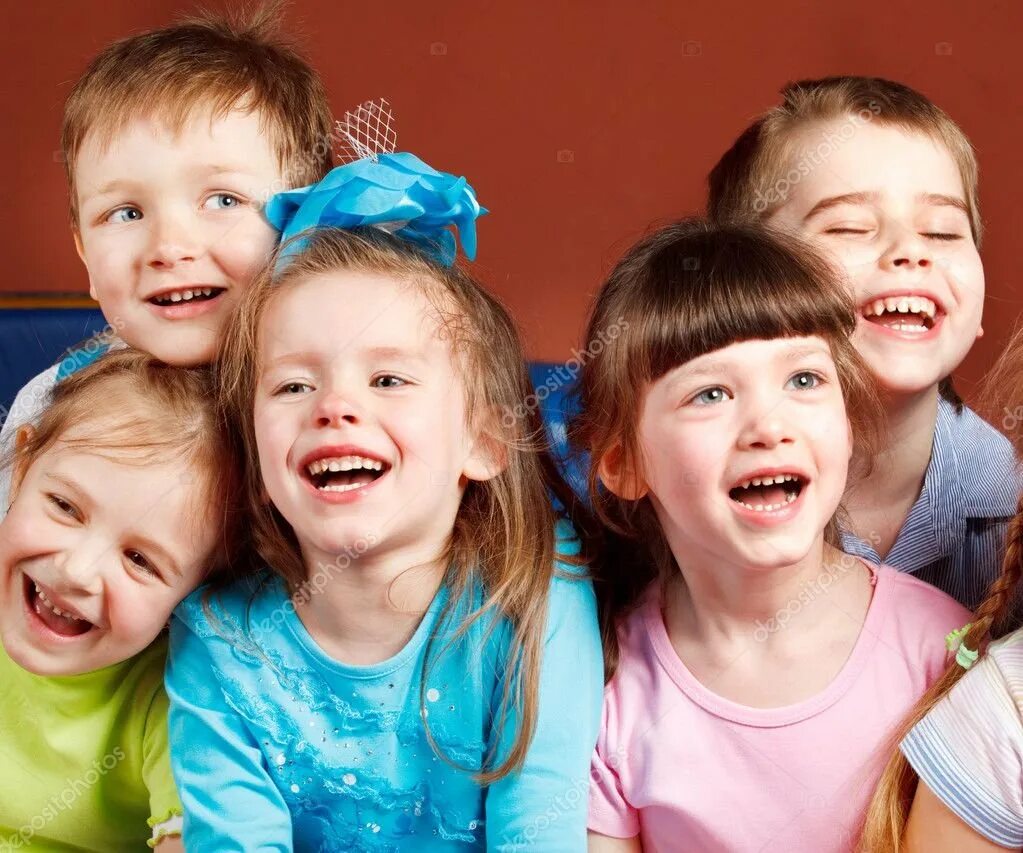 Веселые дети. Дети смеются. Счастливый ребенок. Дети смеются в детском саду. Про детский смех