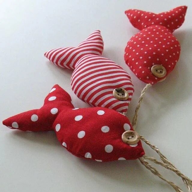 Простая игрушка своими руками из ткани. Игрушки из ткани. маленькие игрушки из ткани. сшитые игрушки из ткани. самодельные игрушки из ткани.