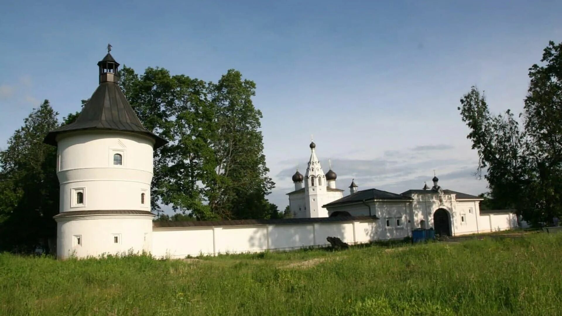 Лесной городок верея. Спасский монастырь (Верея). Верейский Кремль Верея. Верея Московская область Кремль. Верея достопримечательности.