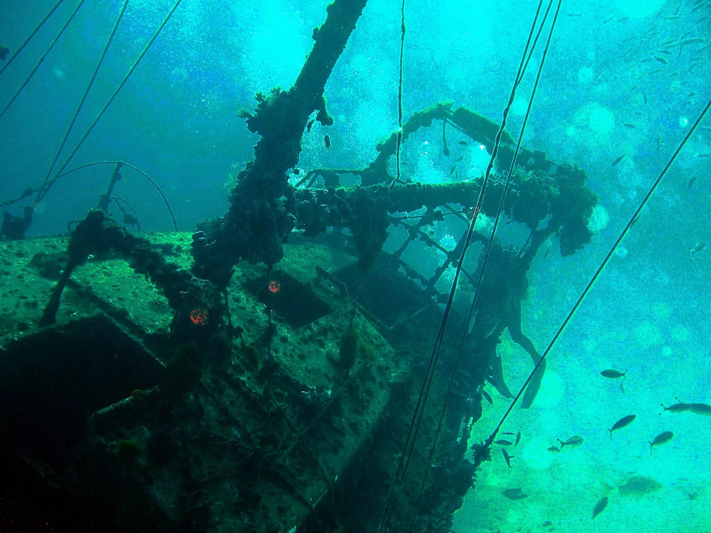 Затонувший Галеон «Сан-Хосе». Затонувший корабль в Анапе. Галеон на дне моря. Затонувший корабль в озере Севан.