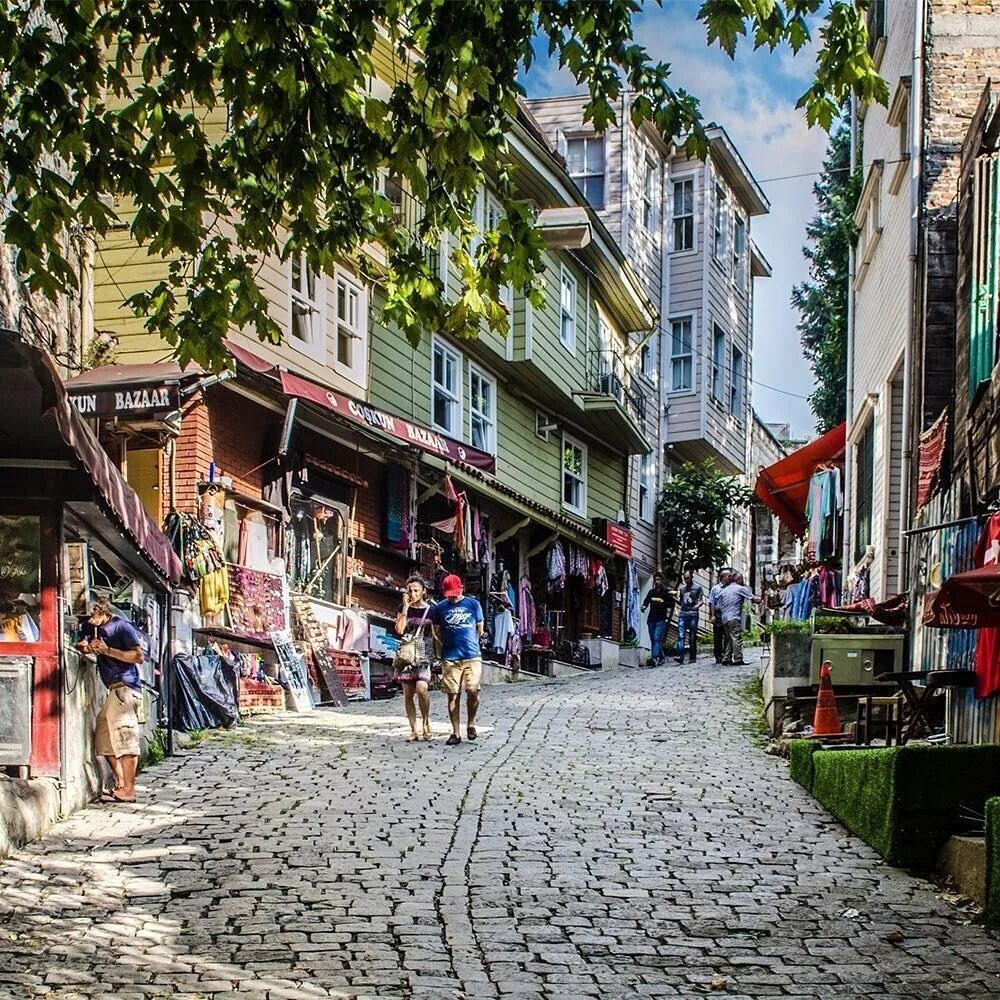 Стамбул старый город султанахмет. Сиркеджи район Стамбула. Стамбул улочки Султанахмет. Кузгунджук район Стамбула. Сармашик район Стамбула.