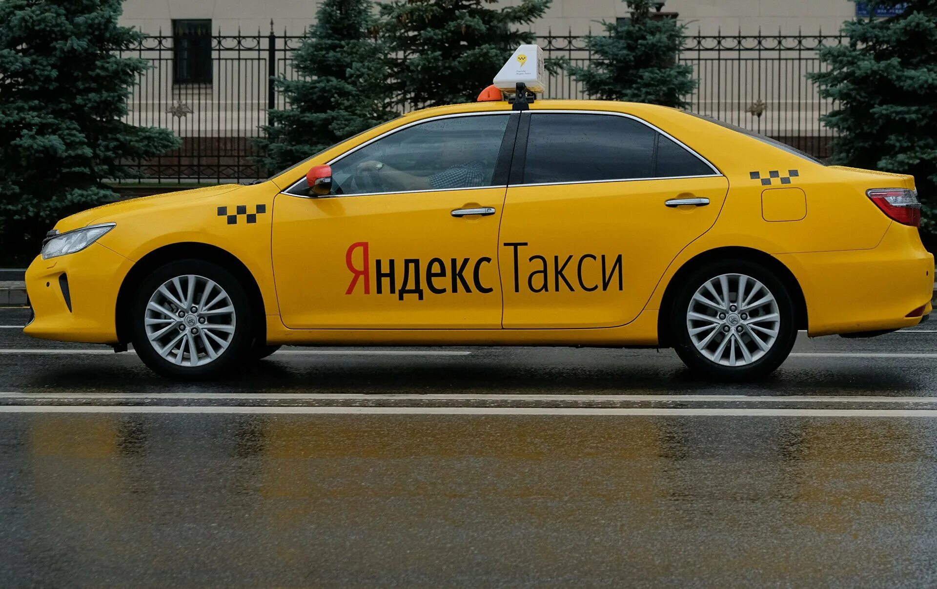 Такси новокуйбышевск. Форд фокус 2016 универсал в такси. Таха машина. Желтая машина такси. Jetcar такси.