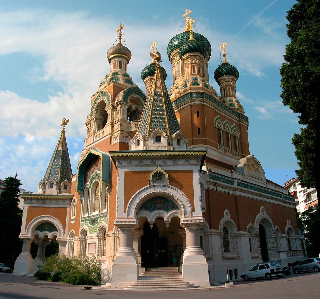 Пер русский церковь. Москва. Церковь святой живоначальной троицы в никитниках. Храм дивное узорочье. Храм святых царственных страстотерпцев москва.