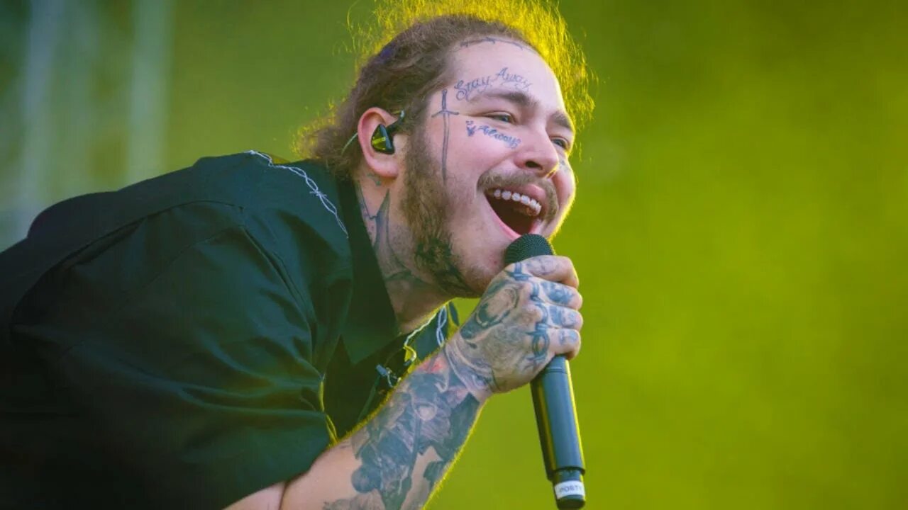 Post Malone 2022. Post Malone с длинными волосами. Post malone now