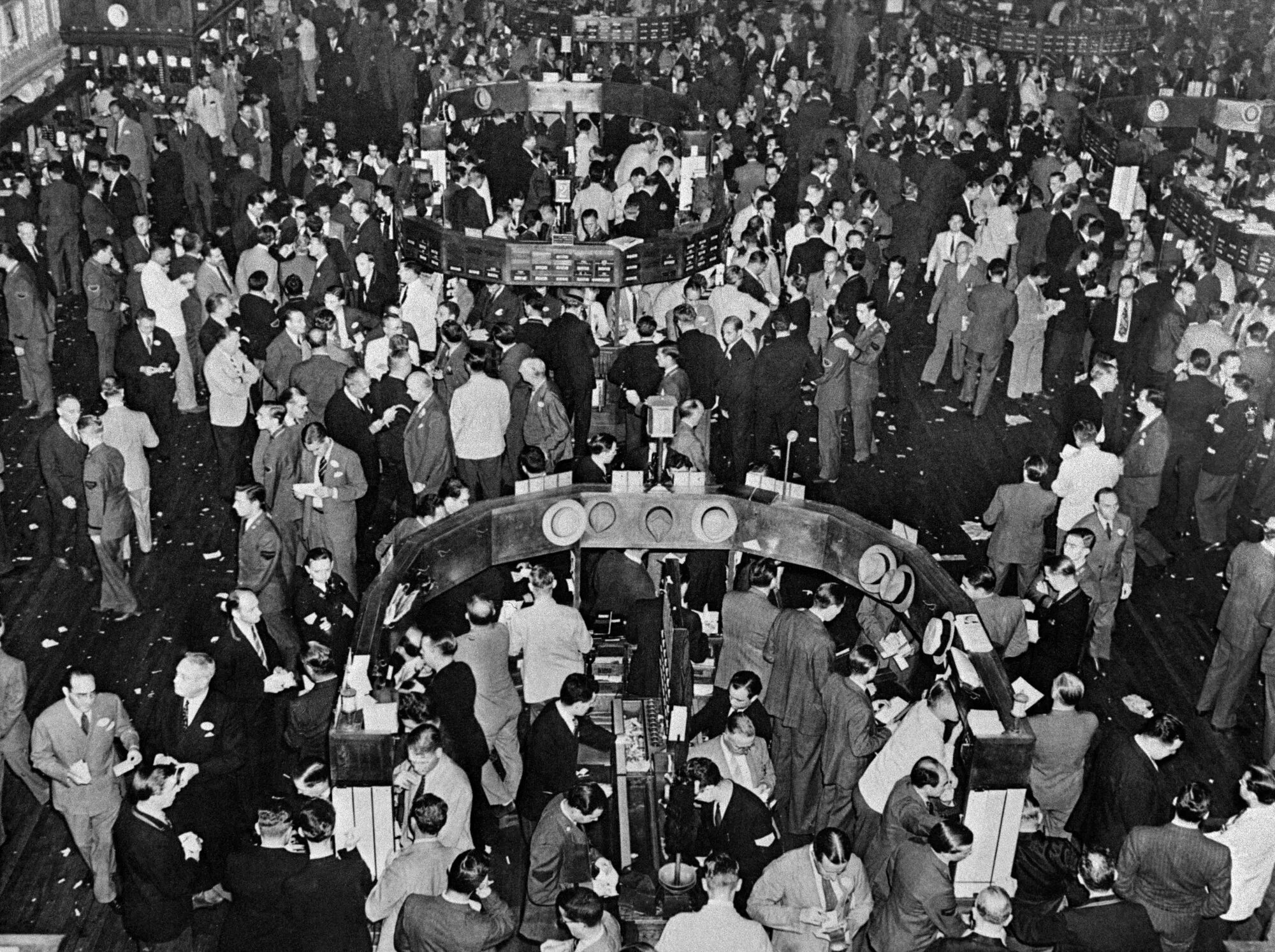 14 апреля 1930 год что случилось. Крах Нью йоркской биржи 1929. Крах Уолл стрит 1929. Паника на Уолл стрит 1929. Нью-Йоркская фондовая биржа 1929.