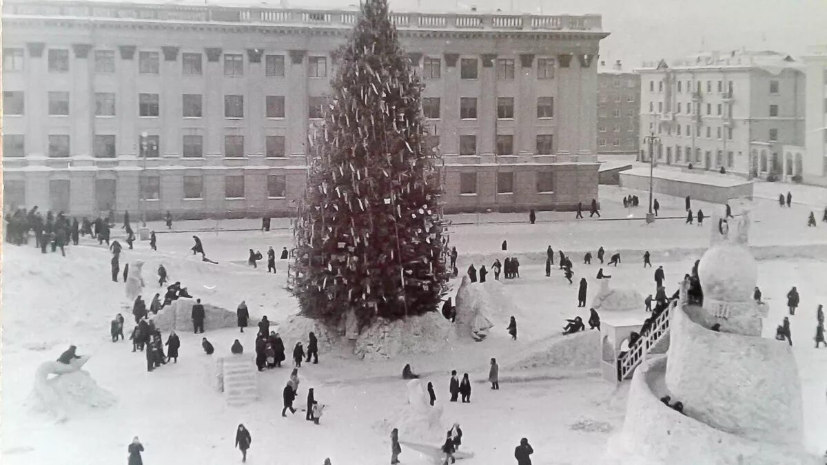 18 00 на площади. Город Кемерово площадь советов. Площадь советов старое Кемерово. Площадь Пушкина Кемерово зима. Советская площадь зимой Кемерово.