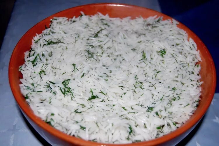 Узбекский плов. Плов с курицей в казане. Азербайджанский плов с курицей. Плов с укропом. Карабахский хнджлоз.