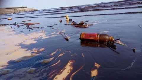 Утечка нефти в воде