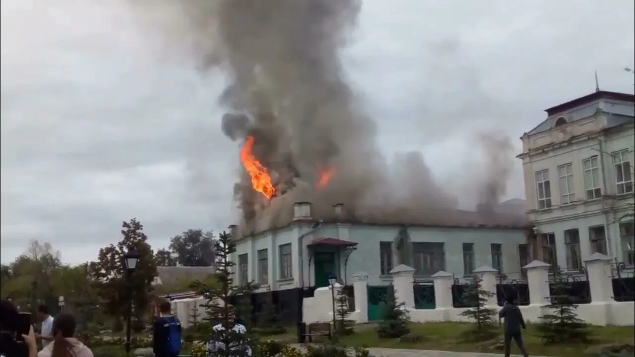 Павловский педагогический колледж пожар. В Павловске горел колледж. Горящее здание. Пожары в Воронежской области. Что будет если сгорит колледж