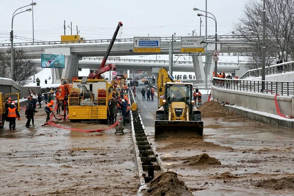 Канал имени москвы тушинский тоннель. Прорвало канал имени москвы в тушино. Канал москвы тушинский тоннель. Канал имени москвы тушинский тоннель. В москве затопило тушинский тоннель.