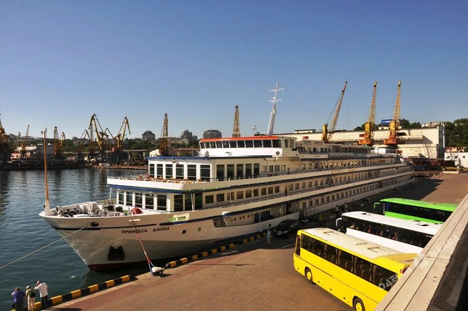 Теплоход грузия одесса. Викинг синеус теплоход фото. Одесский теплоход. Пассажирский турбоход победа. Теплоход одесса украина.