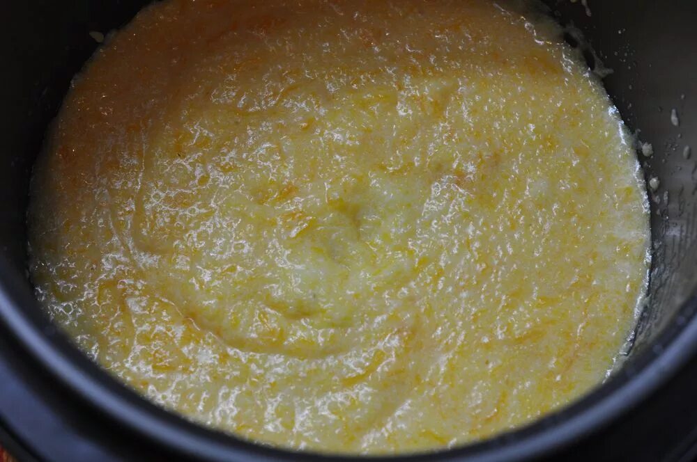 Какую кашу варить в мультиварке. Кукурузная каша. кукурузная крупа в мультиварке. кукурузная крупа вареная. кукурузная какша в мульти.