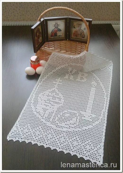 Пасхальная салфетка крючком в технике филейного вязания. Пасхальные салфетки в филейной технике. Филейное вязание салфетки на Пасху. Пасхальные салфетки крючком. Филейная салфетка к Пасхе.