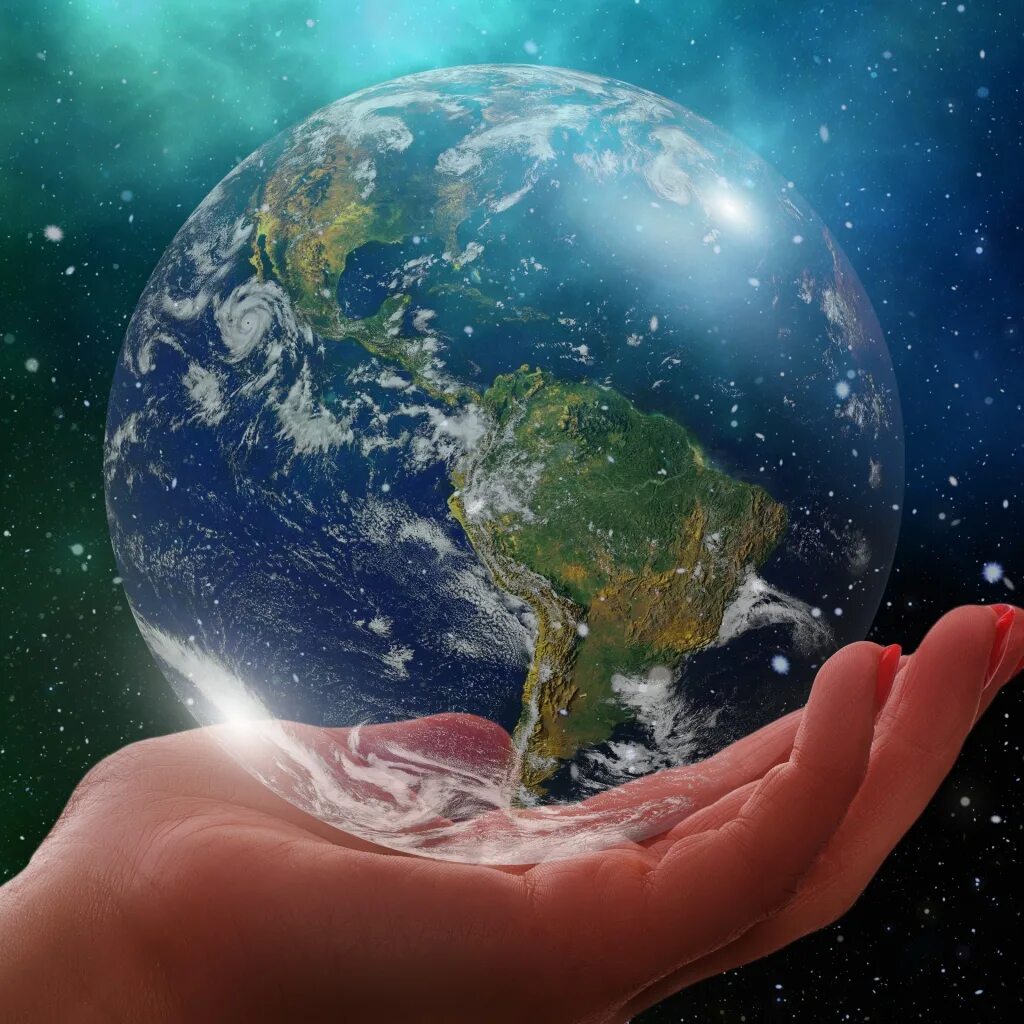 Главное мир на планете. Планета земля в руках. Земной шар. Земной шар в руках. Земля в руках человека.