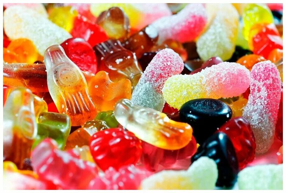 сладкий жевательный мармелад. кислые червячки харибо. мармелад в виде члена. сладкий жевательный мармелад. конфеты разноцветные.