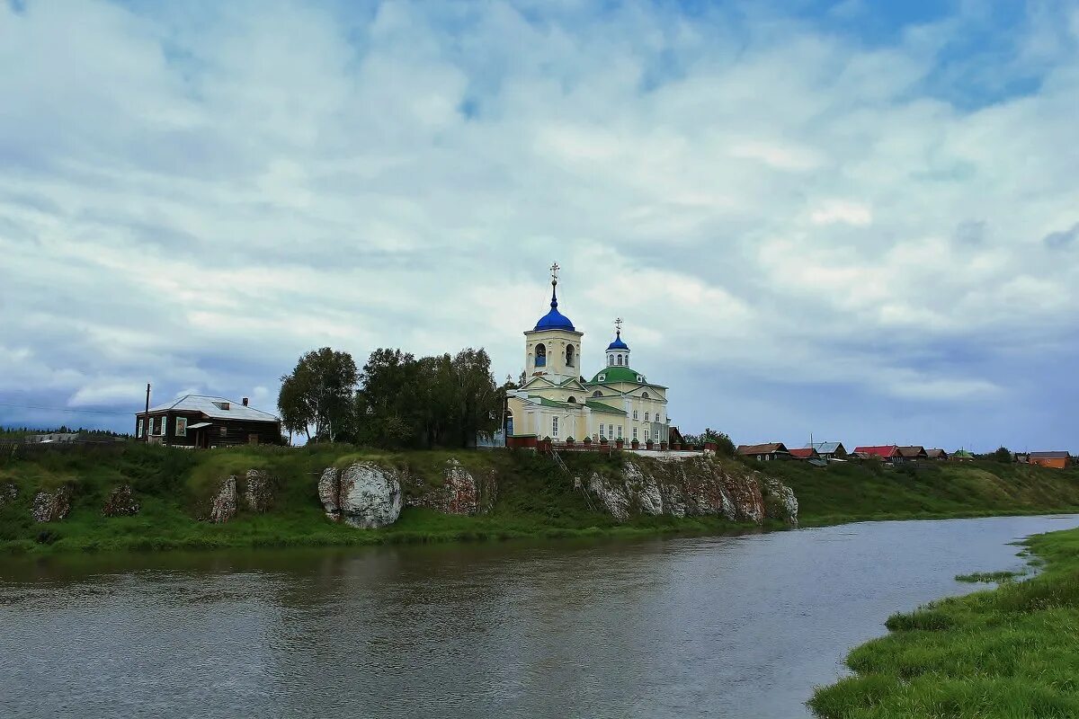 Слобода свердловская купить. Село Слобода храм Георгия Победоносца река Чусовая. Село Слобода Свердловская область. Храм Георгия Победоносца Слобода. Село Слобода на реке Чусовая.