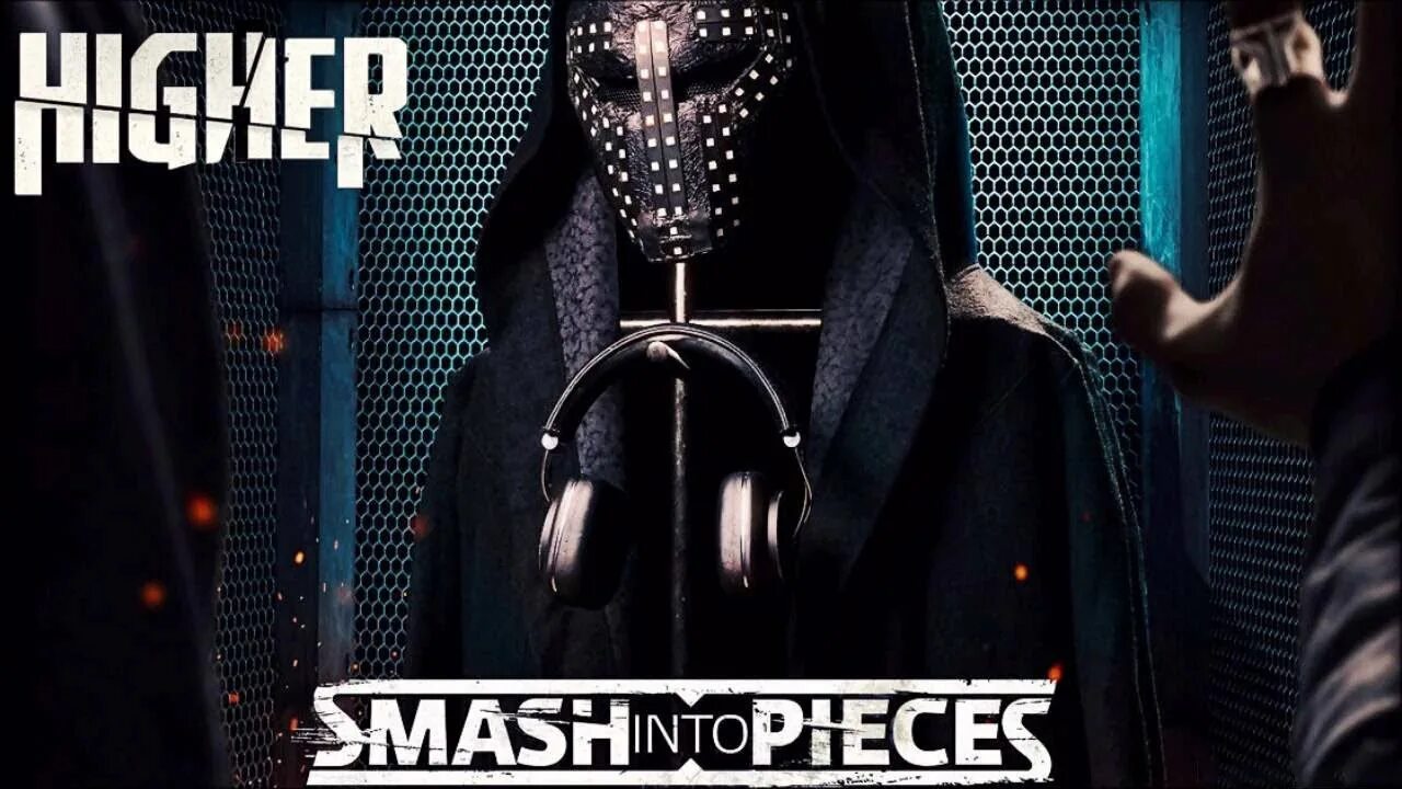 Smash into pieces running away from home. Smash into pieces маска. группа smash into pieces. солист группы smash into pieces. smash into pieces smash into pieces.