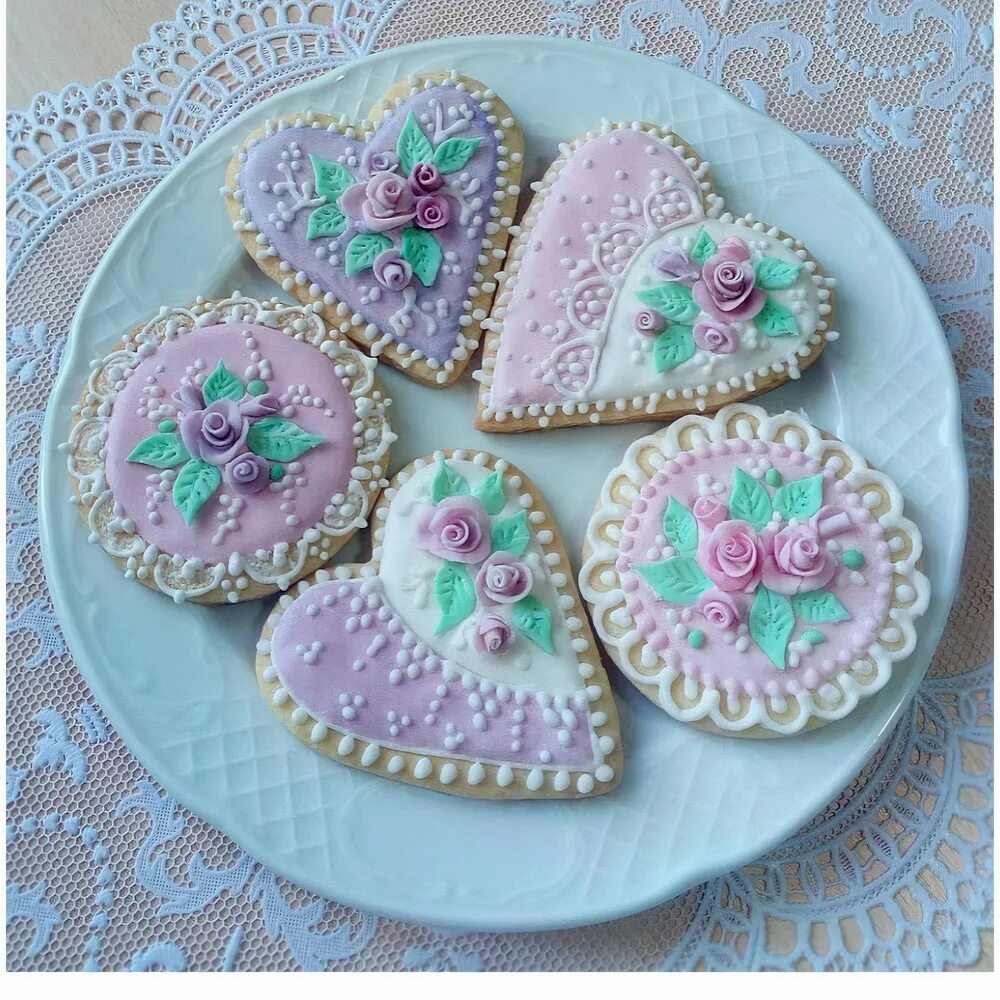 новогоднее печенье. рождественское имбирное печенье. пряники сырцовые имбирные. имбирные пряники с глазурью. глазурь своими руками.