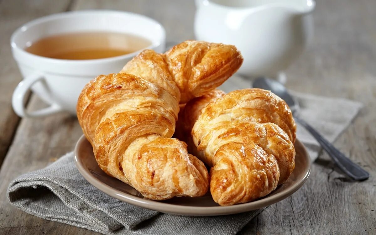 Горячий хлеб фон. Хлебобулочные и кондитерские изделия. Скидка на выпечку. Выпечка. 20 выпечку.