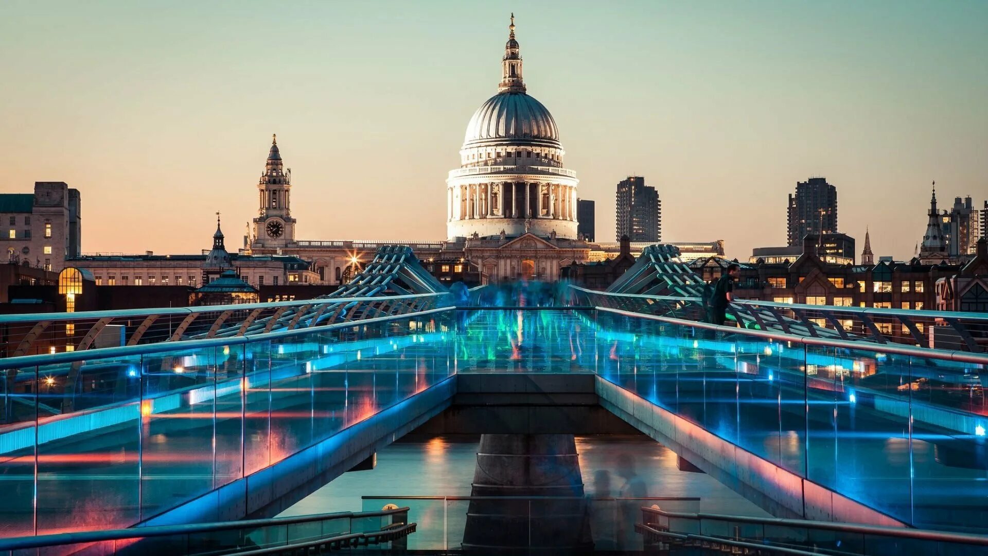 London is than new york. Вашингтон 4к. Вашингтон город в США. Де Мойн Вашингтон. Капитолий США 4k.