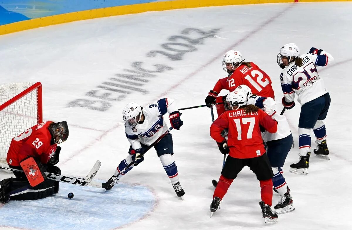 наши спортсмены на олимпиаде в пекине. зима радость. зимние игры женщины. прогулка в зимнем лесу. зимние игры женщины.