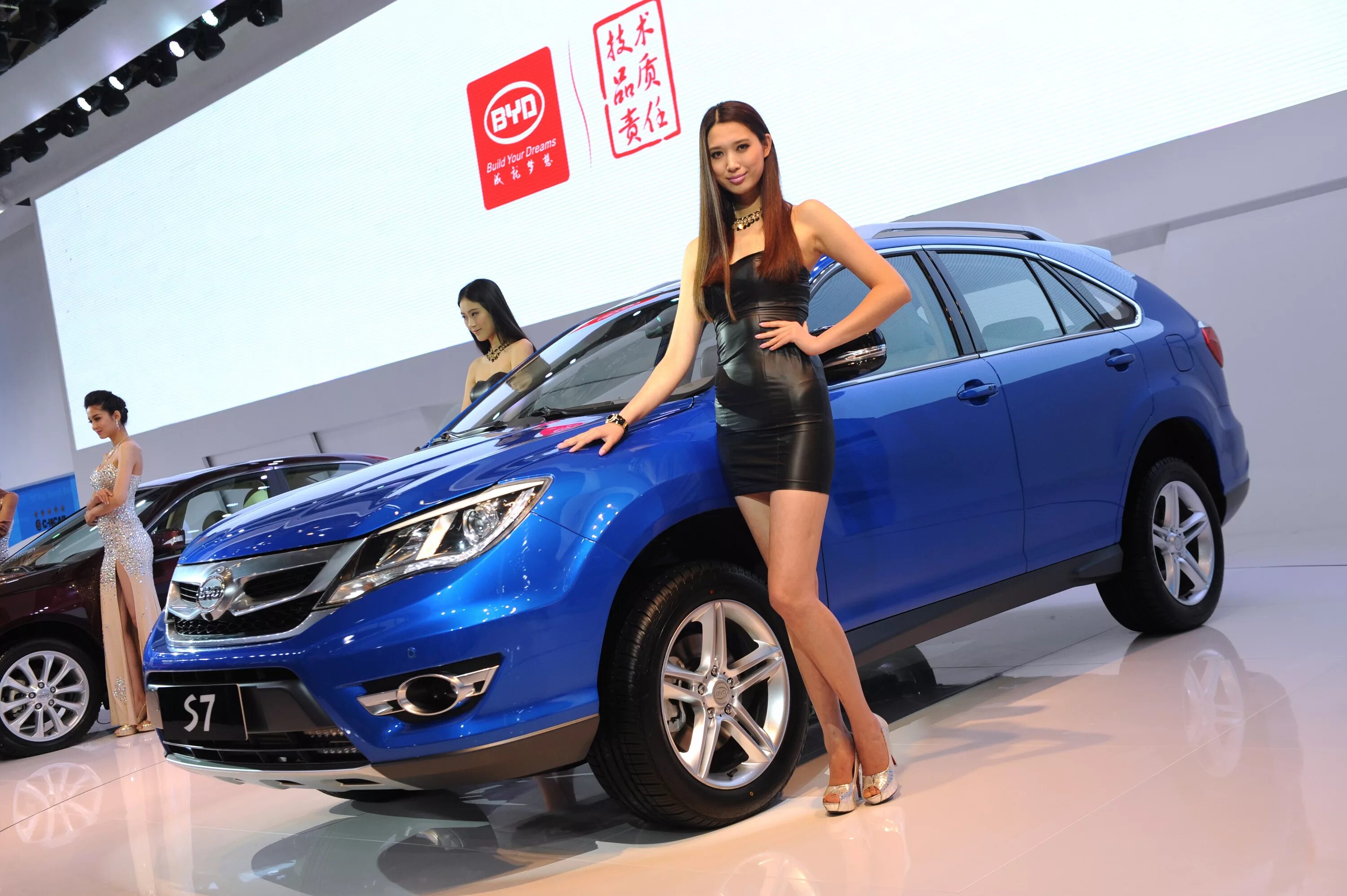 Авто из китая в москве. BYD auto China. Китайский автопром Джили. Китайский электромобиль BYD. Джили черри.